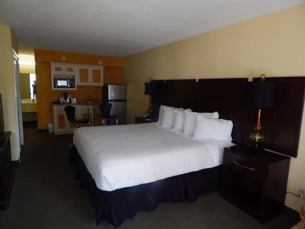 Ramada Branson Hotel And Resort Екстериор снимка