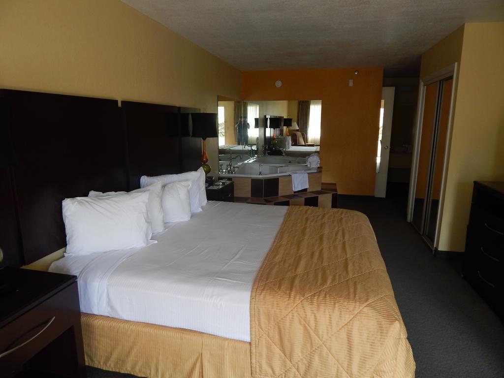 Ramada Branson Hotel And Resort Екстериор снимка
