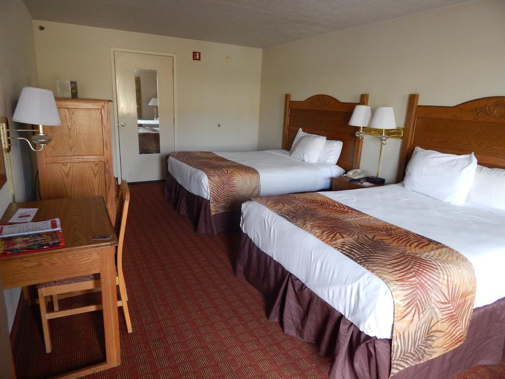 Ramada Branson Hotel And Resort Екстериор снимка
