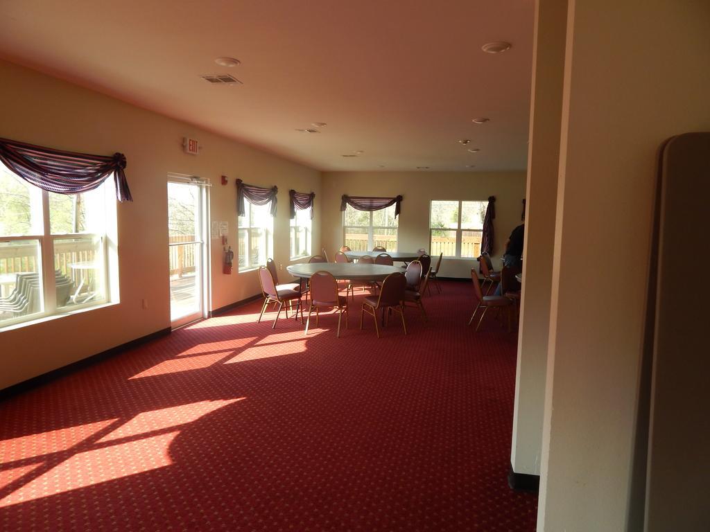 Ramada Branson Hotel And Resort Екстериор снимка