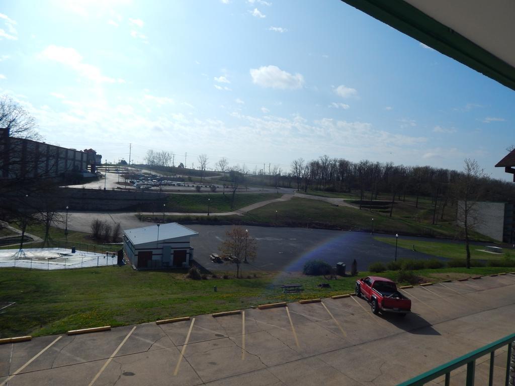 Ramada Branson Hotel And Resort Екстериор снимка