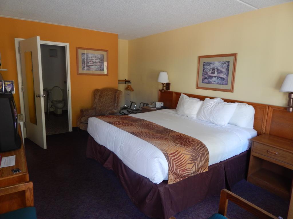 Ramada Branson Hotel And Resort Екстериор снимка