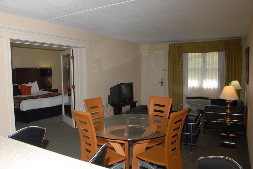 Ramada Branson Hotel And Resort Екстериор снимка