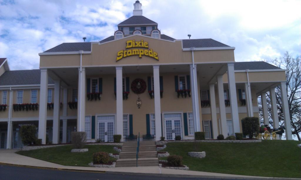 Ramada Branson Hotel And Resort Екстериор снимка