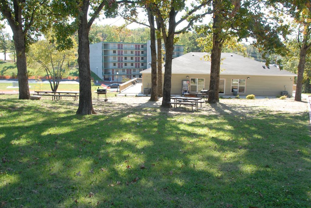 Ramada Branson Hotel And Resort Екстериор снимка